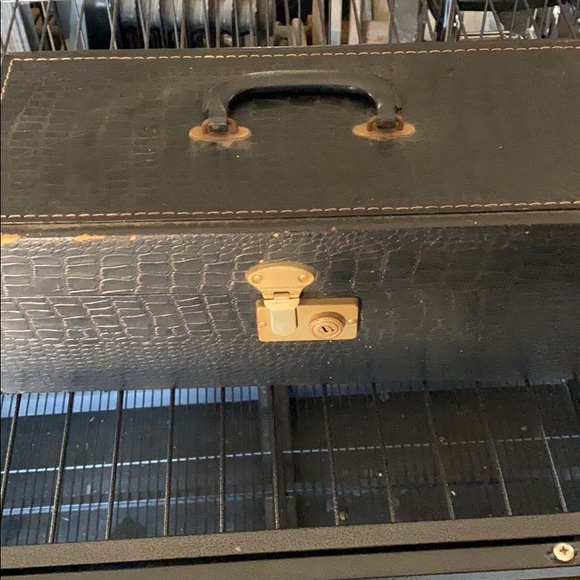 25 Country And Western 8 Track Tapes. With Case. - Picture 3 of 7